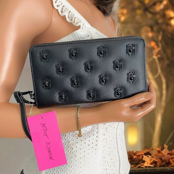 Betsey Johnson Large Black w/Spiders Wristlet Phone Case Clutch Wallet NWT - Picture 2 of 7